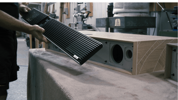 Loa Soundbar 4.1 tích hợp chức năng Stream nhạc Ruark, phiên bản kỷ niệm, Model: R810MiE